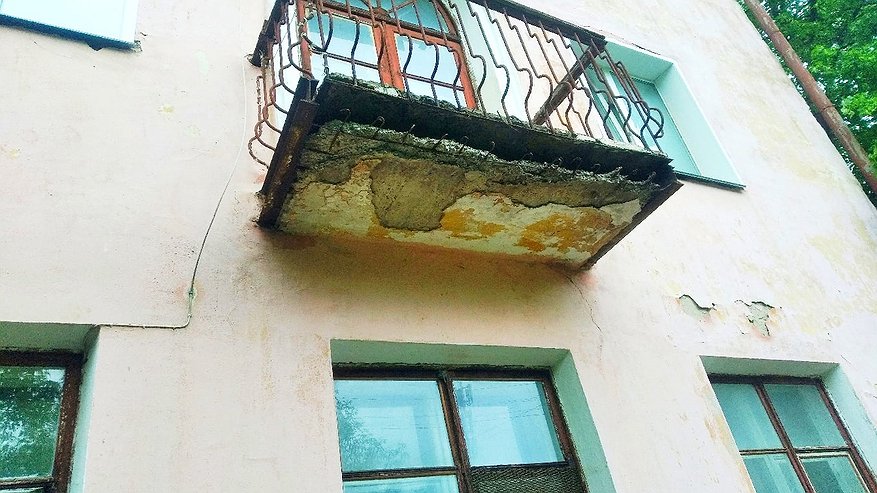 Главная картинка новости: Уже с сентября застекленные балконы будут под запретом: заставят снять и не разрешат заменить