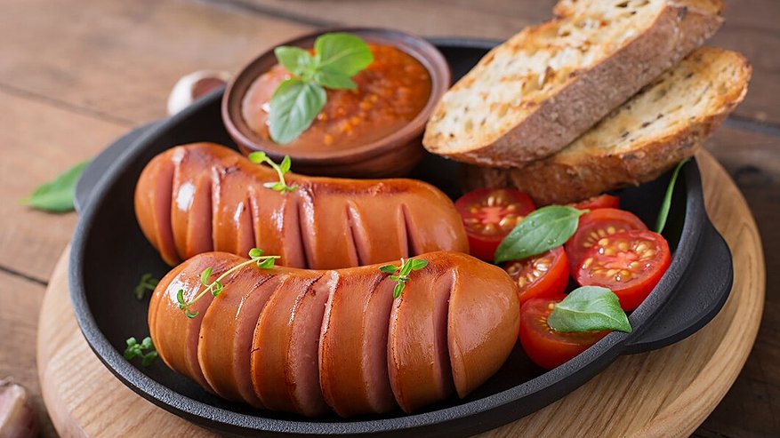 Главная картинка новости: Можно смело брать – в составе мясо: Роскачество назвало лучшие марки сосисок и сарделек