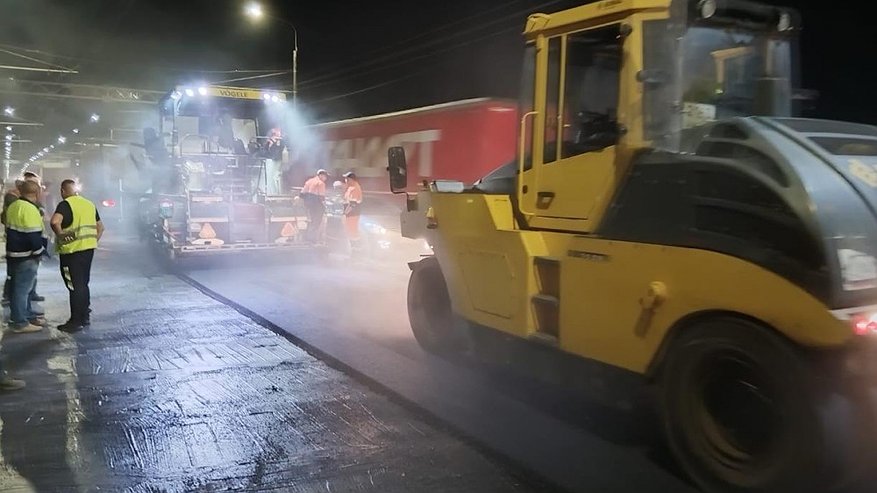 Главная картинка новости: В Костроме половину моста через Волгу покрыли новым асфальтом