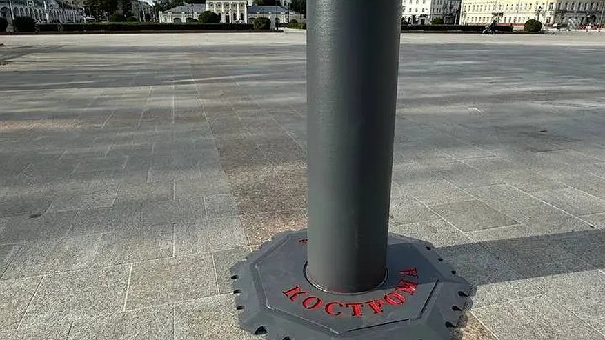 Главная картинка новости: “Что за болт?”: непонятная конструкция на Сусанинской площади вызвала удивление костромичан