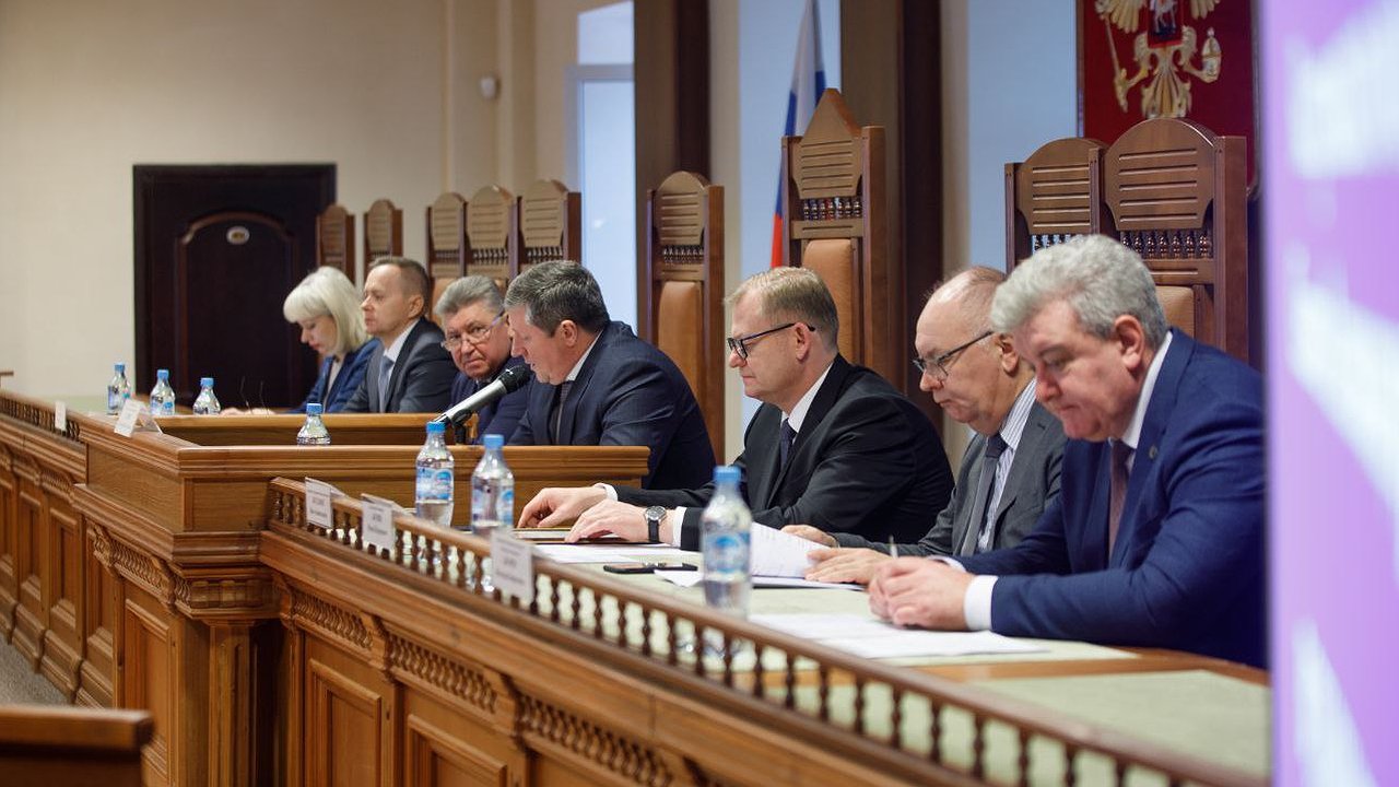 Главная картинка новости: В Костроме мужчина подал в суд на банк более 150 раз