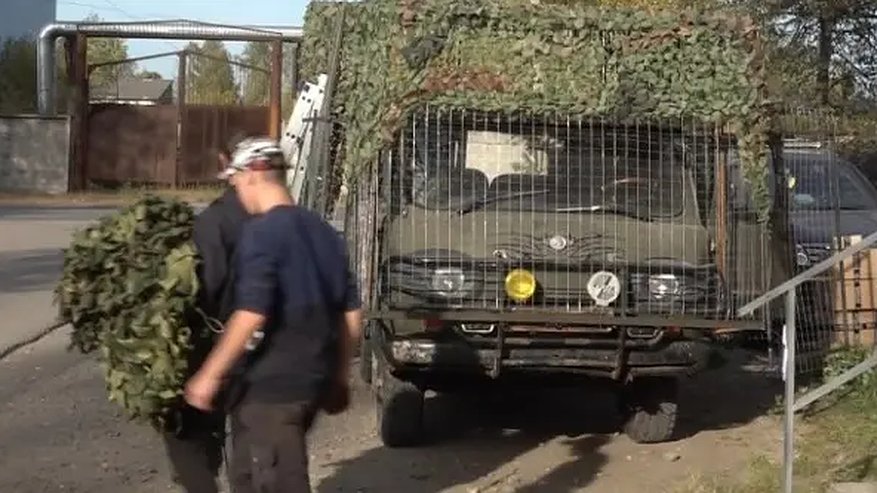 Главная картинка новости: Жители Шарьи передали бойцам СВО внедорожник