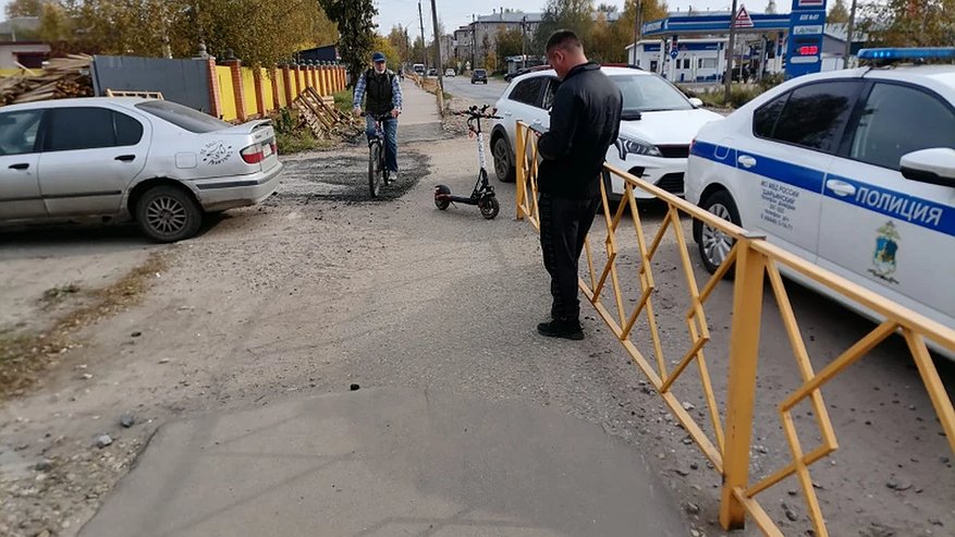 Главная картинка новости: В Костромской области на тротуаре сбили 14-летнего подростка