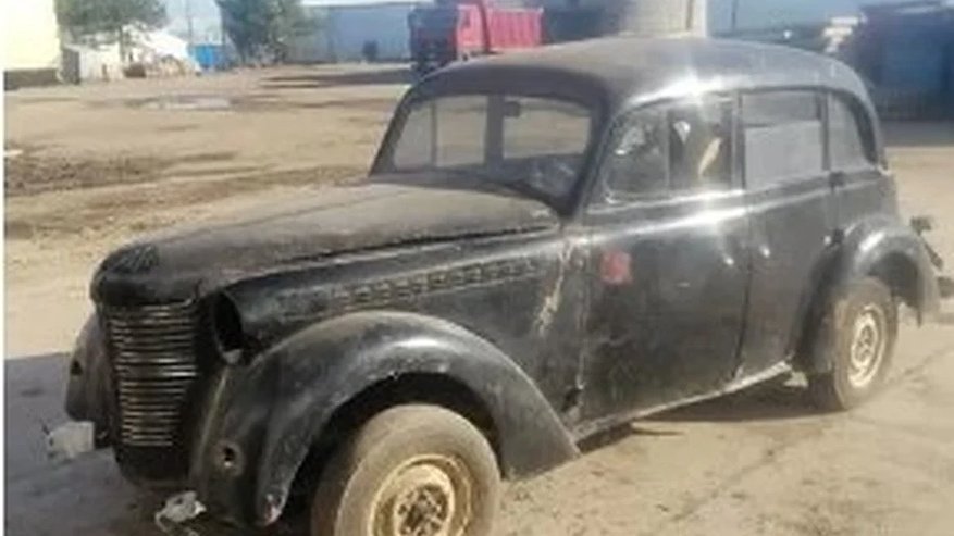 Главная картинка новости: Для своих лет крайне динамична и резка: в Нерехте продают 100-летний раритетный автомобиль