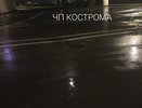 В Костроме водитель чуть не лишился колес из-за ямы