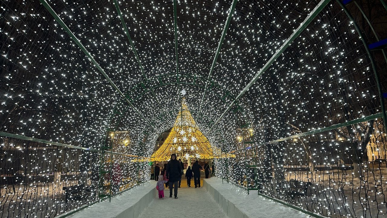 Главная картинка новости: В ноябре россияне перейдут на новое трудовое расписание: суббота станет рабочим днем для каждого - закон принят