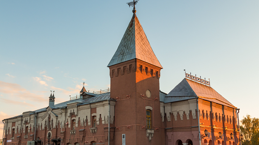 Главная картинка новости: Костромской скульптор Иосиф Дашевский воссоздаст утраченные украшения театра кукол