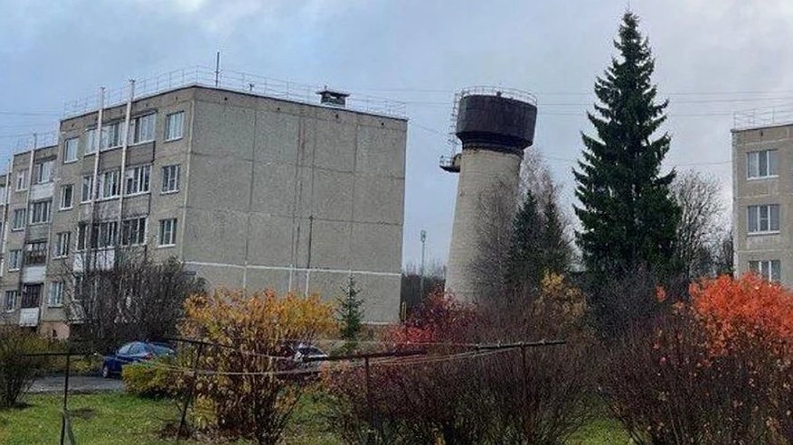 Главная картинка новости: В Костромской области приступили к разборке "Пизанской башни"