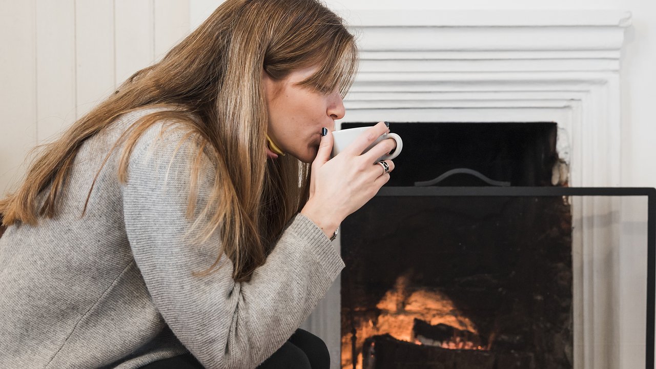 Главная картинка новости: Сажа вылетит в трубу: насыпьте 1 стакан на угли – моментальное очищение дымохода