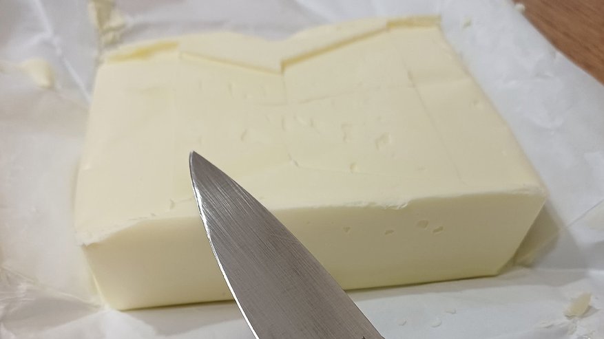Главная картинка новости: 5 способов определить качественное сливочное масло: дело не только в цене и жирности