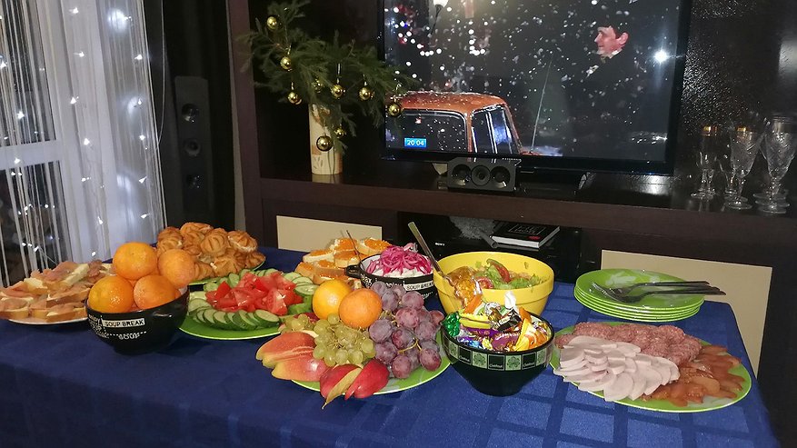 Главная картинка новости: Будет год удачи и денег: какую сервировку выбрать для Нового Года-2025 — Зеленая Деревянная Змея вас одарит всеми благами