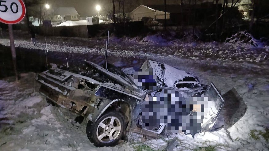 Главная картинка новости: В Судиславле произошло смертельное ДТП: погиб водитель и 26-летний пассажир ВАЗа