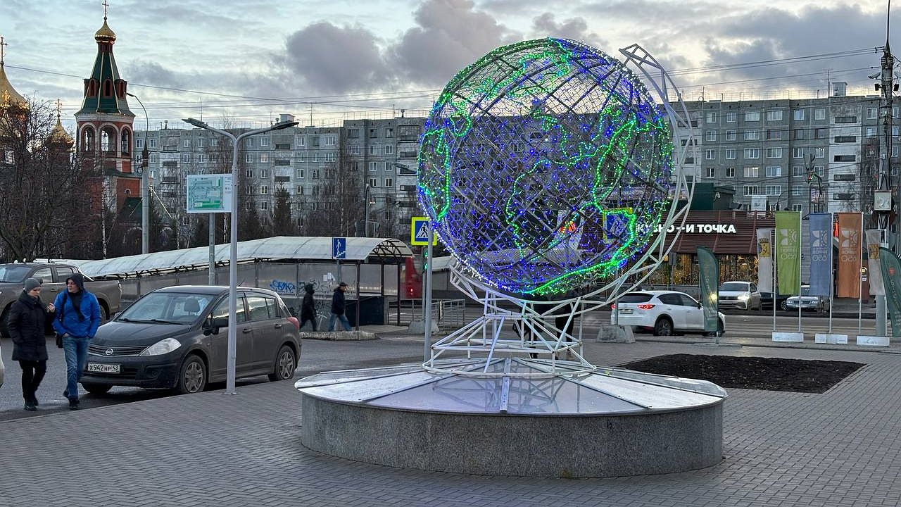 Главная картинка новости: Вся Россия окрасится в красный цвет: Роман Вильфанд предупреждает о мощной волне тепла с Атлантики