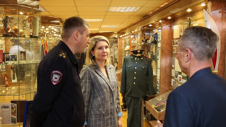 Главная картинка новости: Костромичку наградили за помощь в поиске детей