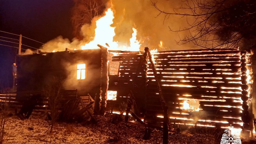 Главная картинка новости: В Чухломском районе при пожаре погибла 41-летняя женщина