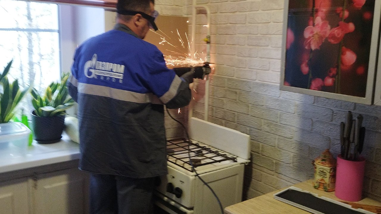 Главная картинка новости: Указ вступил в силу - новый штраф: с 1 января штраф 1500 рублей выпишут собственникам квартир с газовой плитой