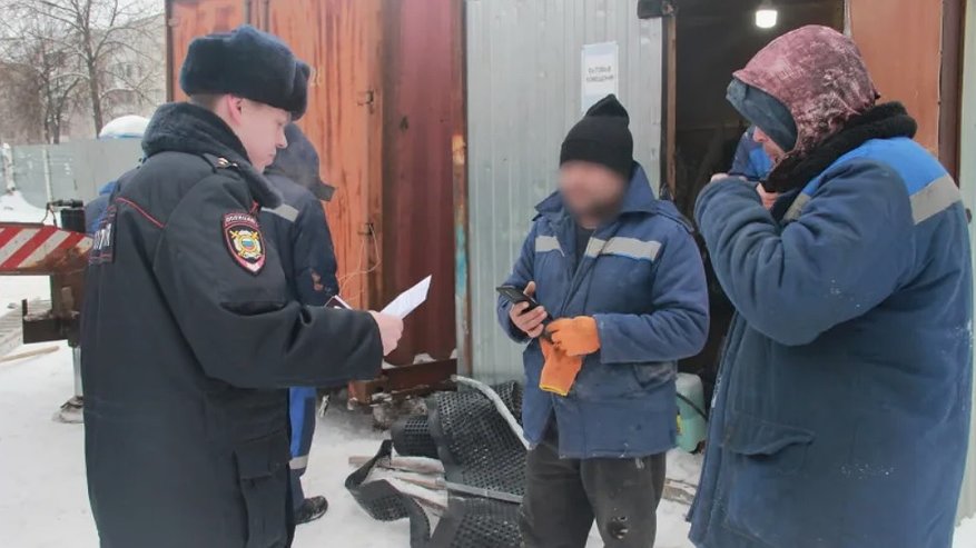 Главная картинка новости: Двое иностранцев в Костроме предъявили полицейским поддельные миграционные карты