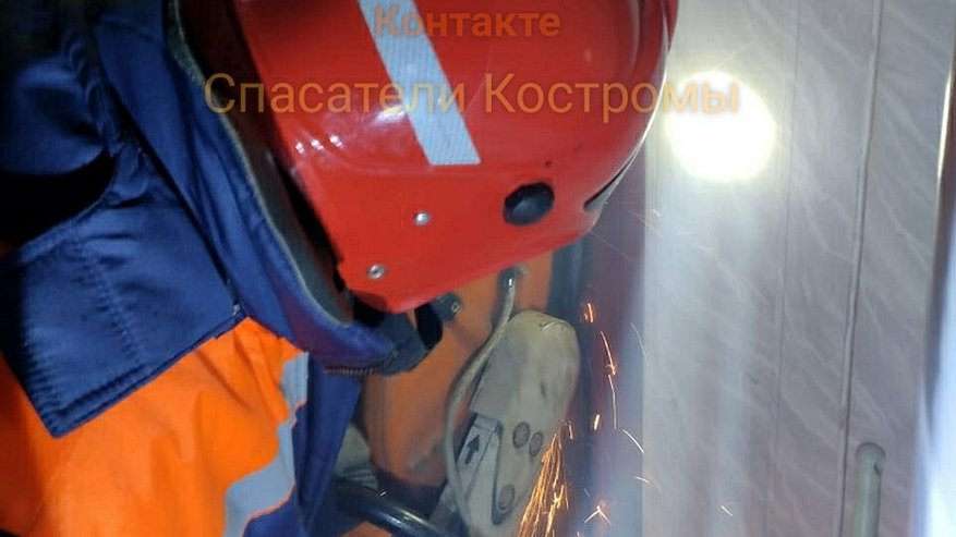 Главная картинка новости: Костромич чуть не замерз, оставшись на улице в одной рубашке