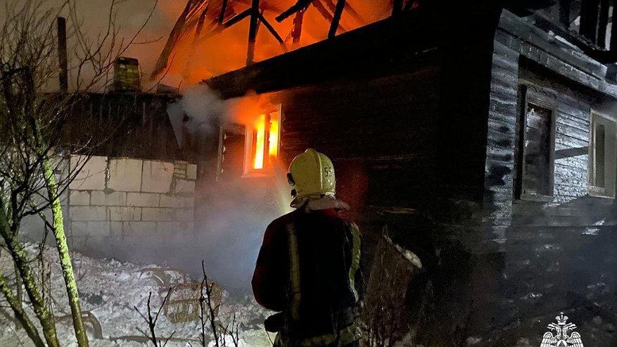 Главная картинка новости: Ожоги 1-2 степени: в Костроме в результате ночного пожара пострадал 57-летний мужчина