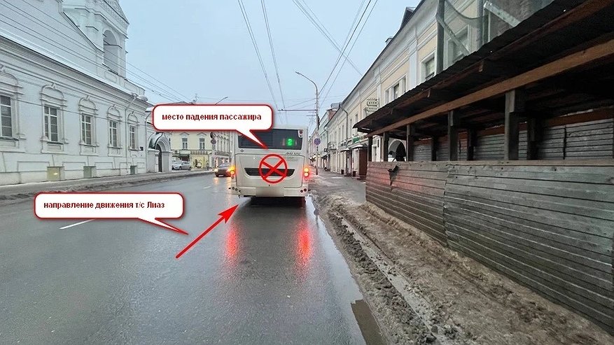 Главная картинка новости: В Костроме 70-летняя пенсионерка упала в автобусе во время движения