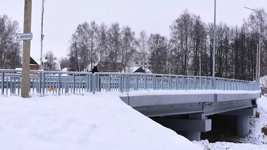Главная картинка новости: В Нерехте между улицами Металлистов и Клары Цеткин появился новый мост