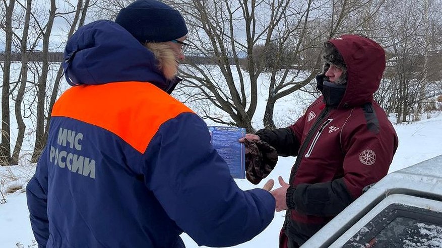 Главная картинка новости: Спасатели в Костромской области проверили водоемы из-за тонкого льда