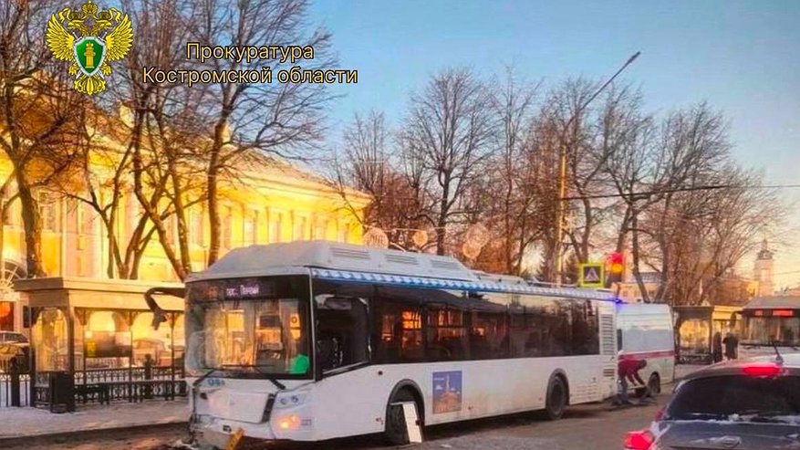 Главная картинка новости: В Костроме произошла авария с пассажирским автобусом: пострадали 6 человек, трое из них дети