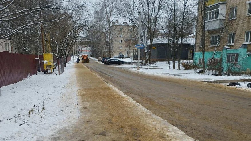 Главная картинка новости: В Костроме коммунальщики продолжают устранять последствия снегопада