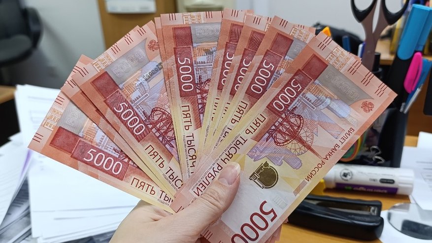 Главная картинка новости: Каждый россиянин получит по 100 000 рублей с 11 января. Деньги придут на карту «Мир»
