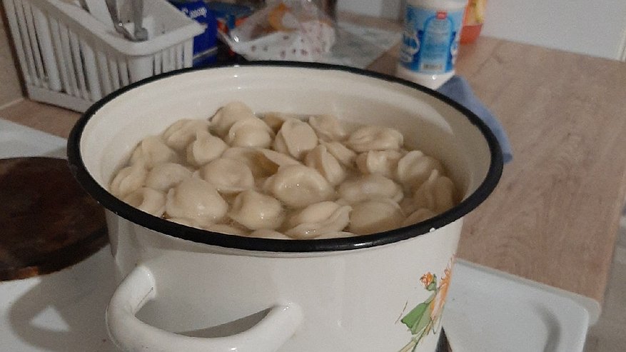 Главная картинка новости: Можно смело брать – там чистое мясо: эксперты Росконтроля назвали лучшие марки пельменей