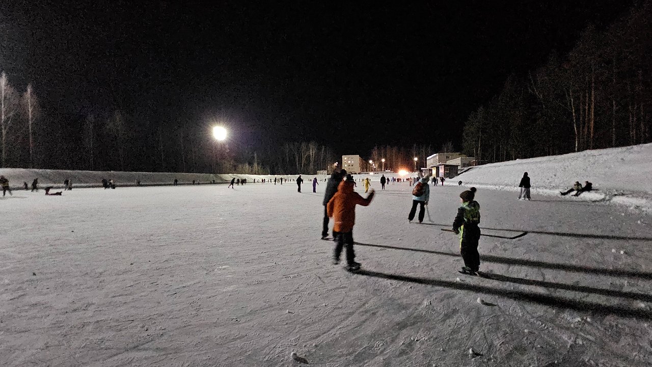 Главная картинка новости: Это смертельно опасно: костромичам запретили выходить на самый большой бесплатный каток в городе