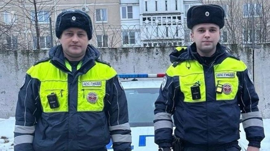Главная картинка новости: Ситуация могла обернуться трагедией: костромские автоинспекторы спасли водителя на трассе