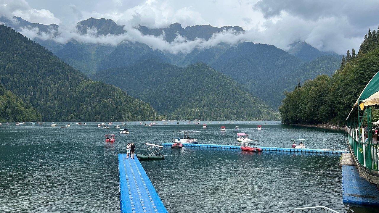 Главная картинка новости: Дешево, вкусно, чистое море, с Сочи не сравнить: полечу в феврале на этот курорт только для русских