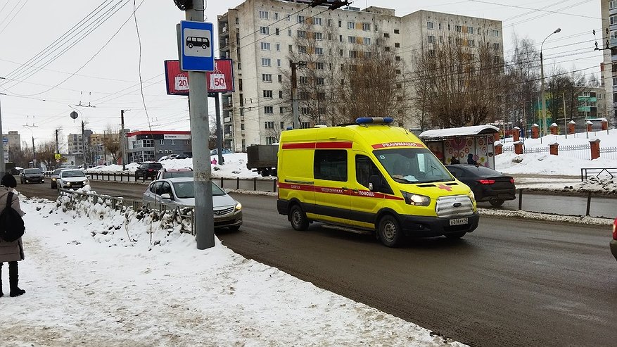 Главная картинка новости: Отказали ноги: в Костроме сотрудники МЧС спасли бабушку из запертой квартиры