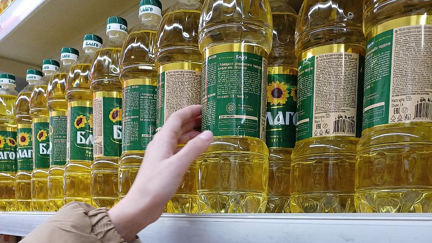Главная картинка новости: Химическая отрава в янтарной бутылке: эксперты Роскачества назвали худшие бренды растительного масла