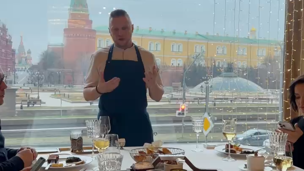 Главная картинка новости: Костромской шеф-повар готовит самый дорогой завтрак в России