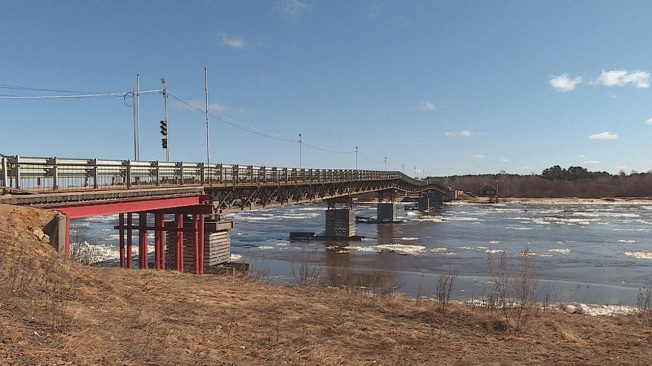 Главная картинка новости: В Костромской области мост через Унжу не могут возвести из-за аномально теплой погоды