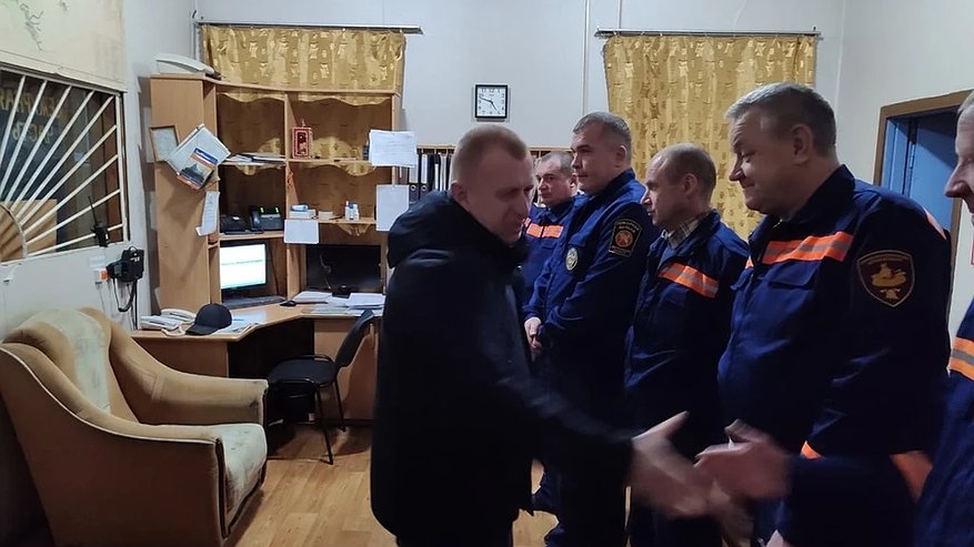 Главная картинка новости: Костромские спасатели получили благодарность за спасение детей из горящего дома
