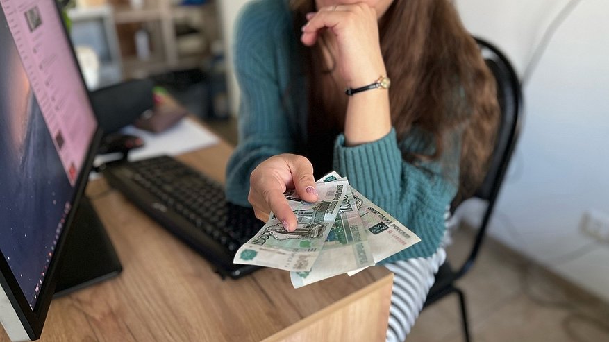 Главная картинка новости: 37-летний костромич под предлогом добрых дел прогулял 400 тысяч своего товарища