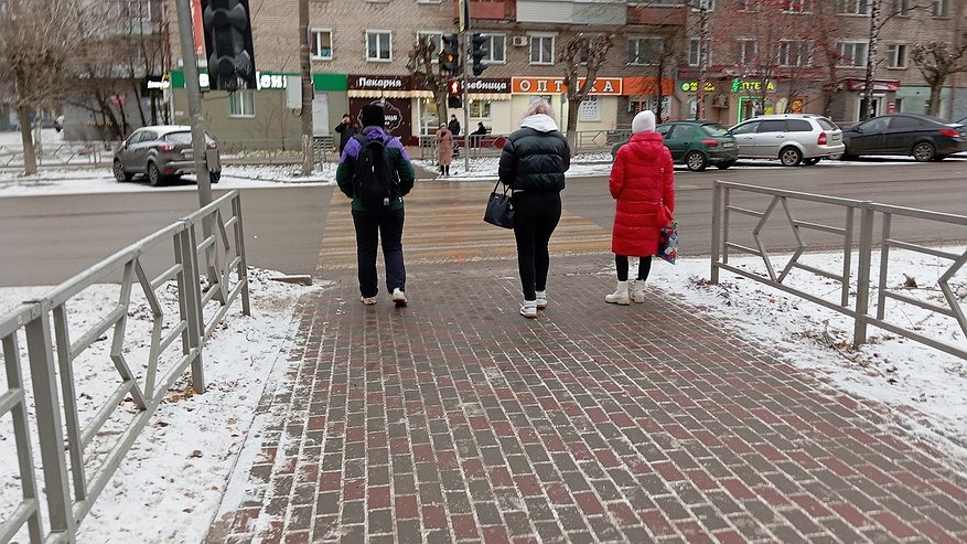 Главная картинка новости: В Костроме начал работать еще один проекционный пешеходный переход на Речном проспекте