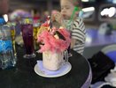Готовится за 10 минут, а съедается за одну секунду: знаменитый десерт из печенья и сгущенки — вкуснее любого торта