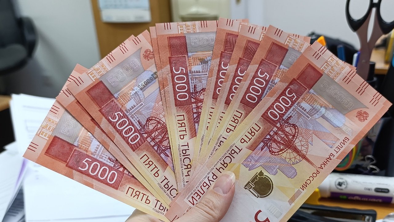 Главная картинка новости: Касается всех, кто хранит дома купюры 5 000 рублей - важное изменение в середине февраля