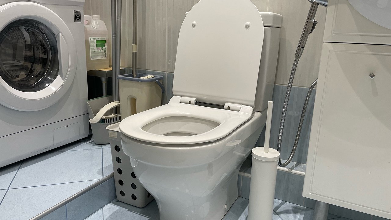 Главная картинка новости: 3 грамма на 3 стакана — и унитаз сияет как новенький: нет ни ржавчины, ни налета