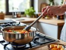 Пустая вода с бесполезными овощами: в Роскачестве объяснили, почему нельзя разогревать суп повторно
