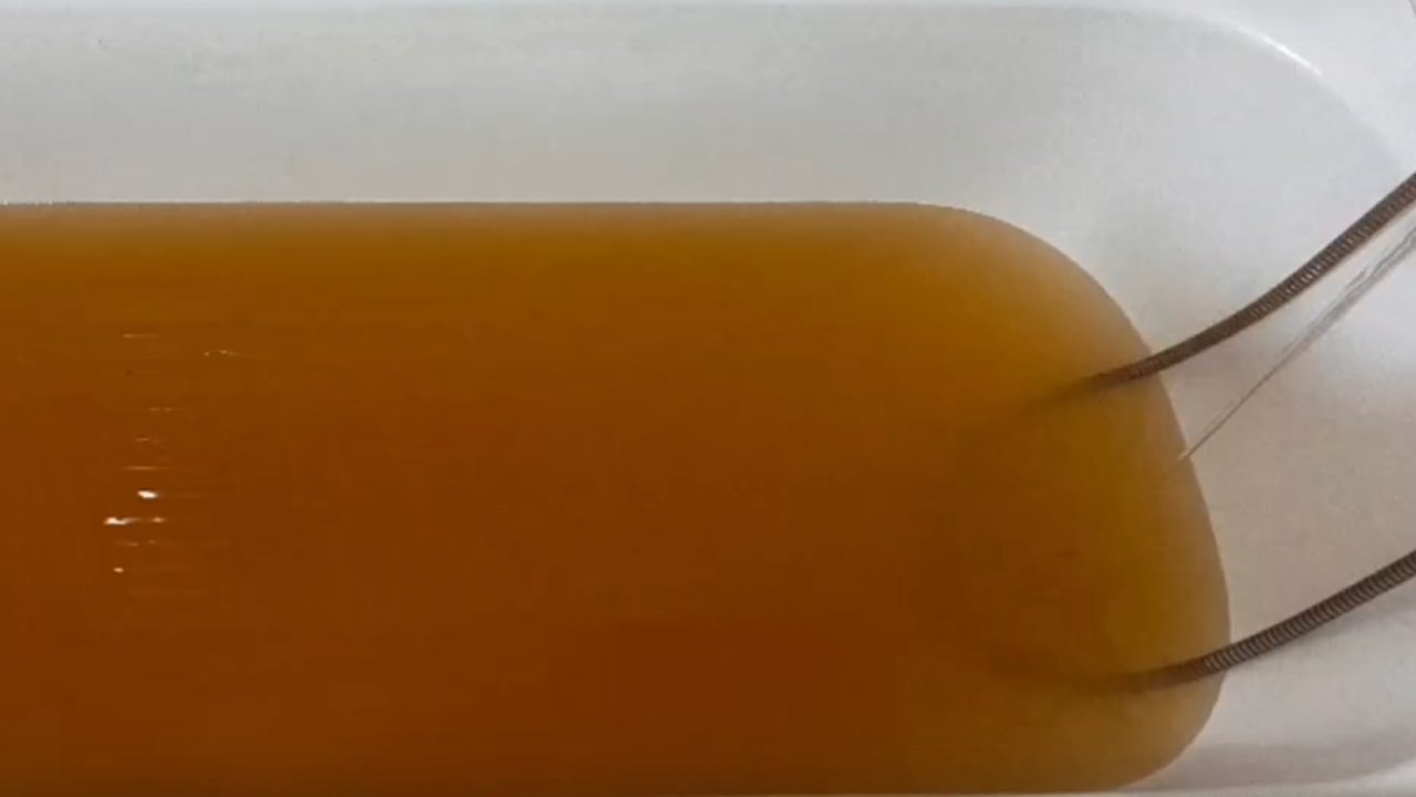 Главная картинка новости: “В такой ржавой воде даже стирать невозможно“: за проблему в поселке Фанерник взялись следователи и Народный фронт