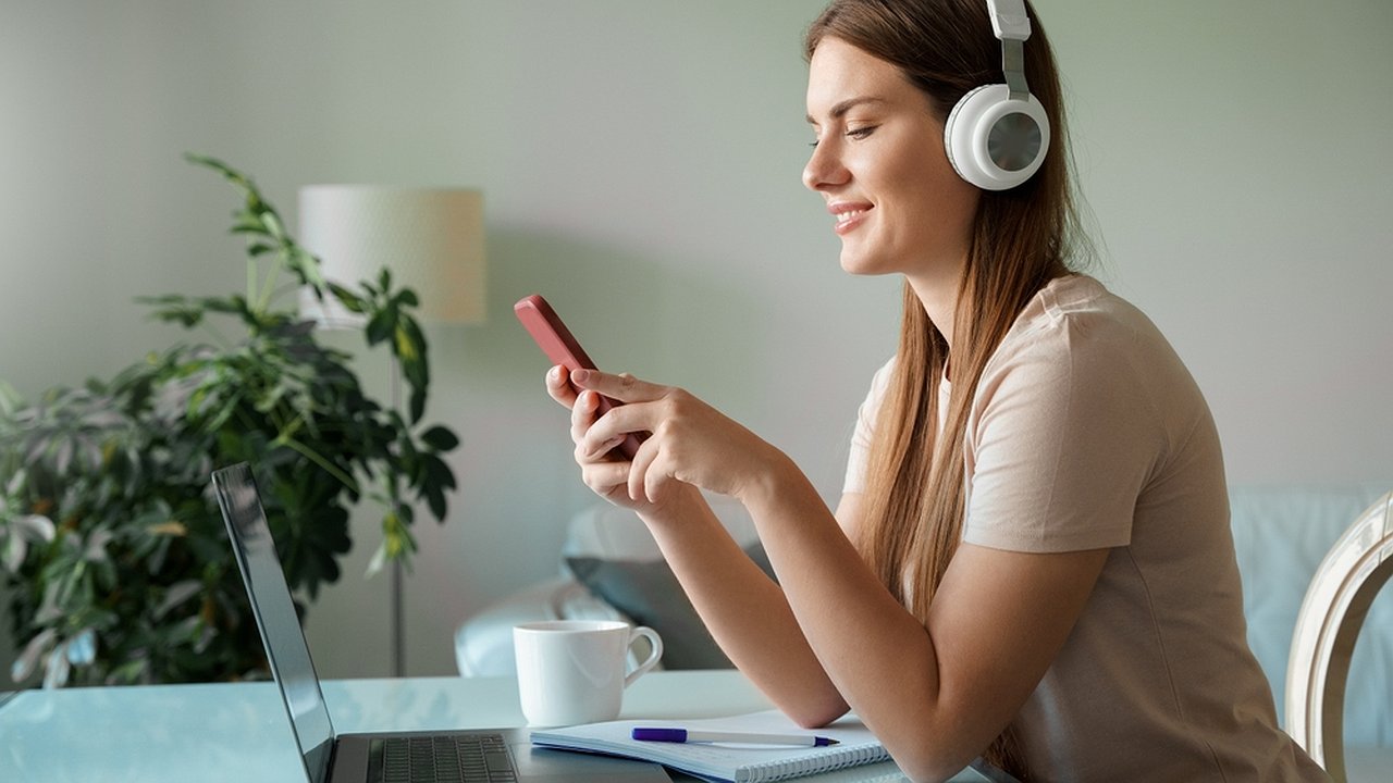 Главная картинка новости: Костромичам порекомендовали подкасты в канун 8 Марта