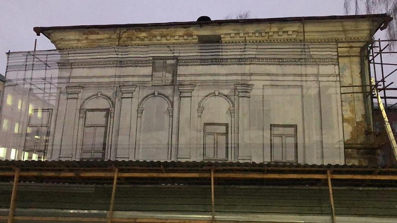 Главная картинка новости: Три старинных дома в Костроме продают по рублю