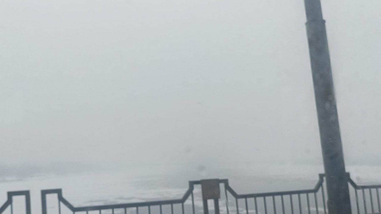 Главная картинка новости: В Костроме на месяц раньше вскрылась Волга