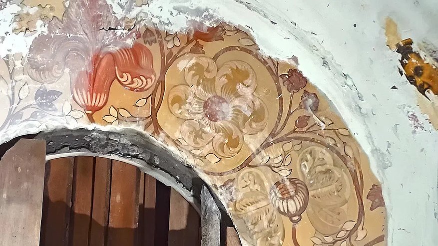 Главная картинка новости: В петербургском Доме Радио нашли неизвестные фрагменты живописи