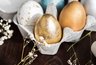 Миниатюра новости: Ярче, чем от луковой шелухи и куркумы: этот копеечный овощ окрасит яйца в золотой цвет — пасхальные яйца произведут фурор